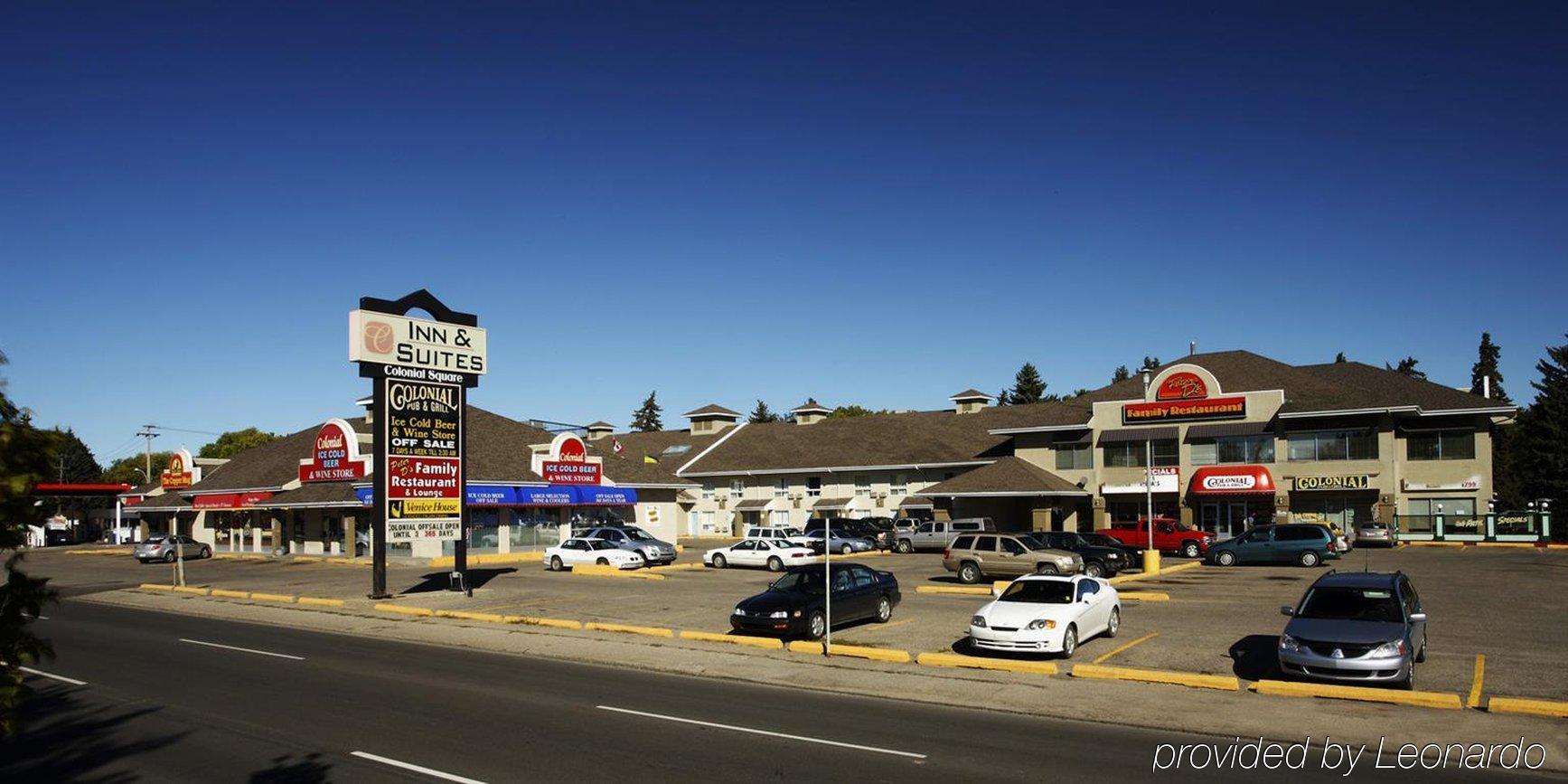 Colonial Square Inn & Suites Saskatoon Exterior photo